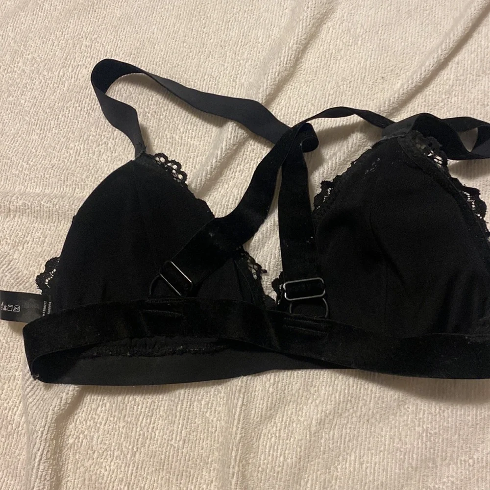 Women’s black lace and velvet bralette size medium - Picture 5 of 5
